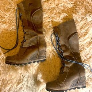 Sorel Joan of Arctic tall lace up boots size 6